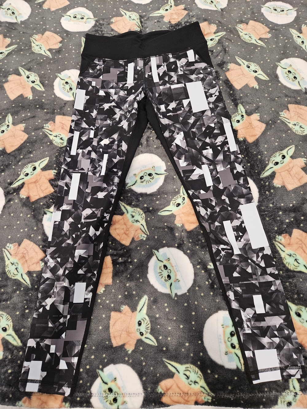 Black & Gray Geometric Print Womens Athletic Leggings